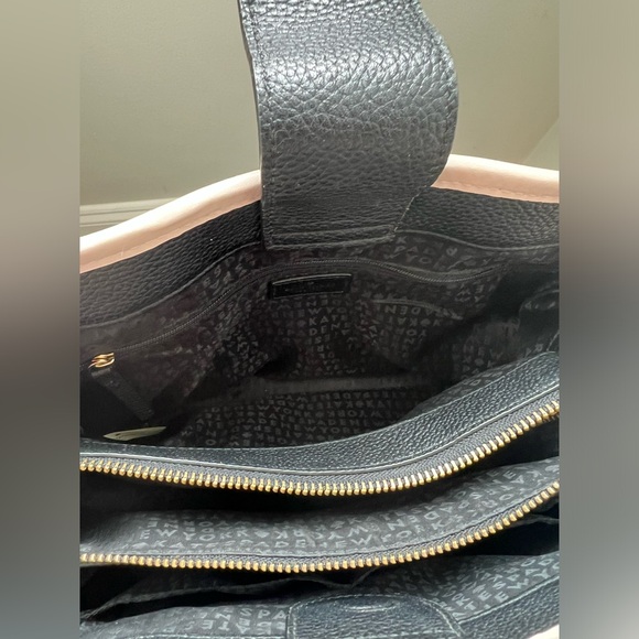 Kate Spade satchel crossbody purse is classic and will go with anything you wear - Picture 4 of 7